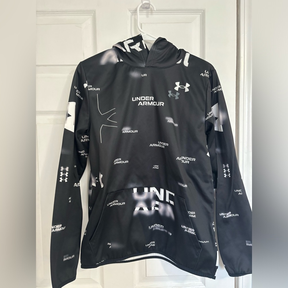 Boys Youth XL under armour sweatshirt